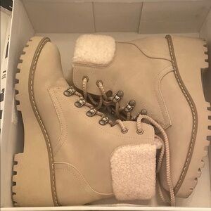 DV Dolce Vita Roster Boot 7.5